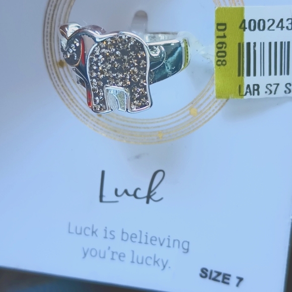 Woman's ring - Picture 1 of 2